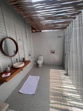Mista Ceningan's Beach Bungalows previously The KUBU 221